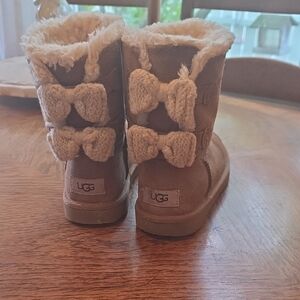 UGG Kids Chestnut Suede Boots with Cream Knit Bows